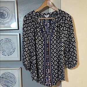 Crown & Ivy Women’s Size 1X Geometric Navy and White 3/4 Sleeve Length Blouse